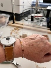 5011900890-01 CAR 25 - Armband met glassteentjes