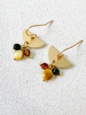 5211000857-01 CAR 05 - Oorbellen met natuursteentjes